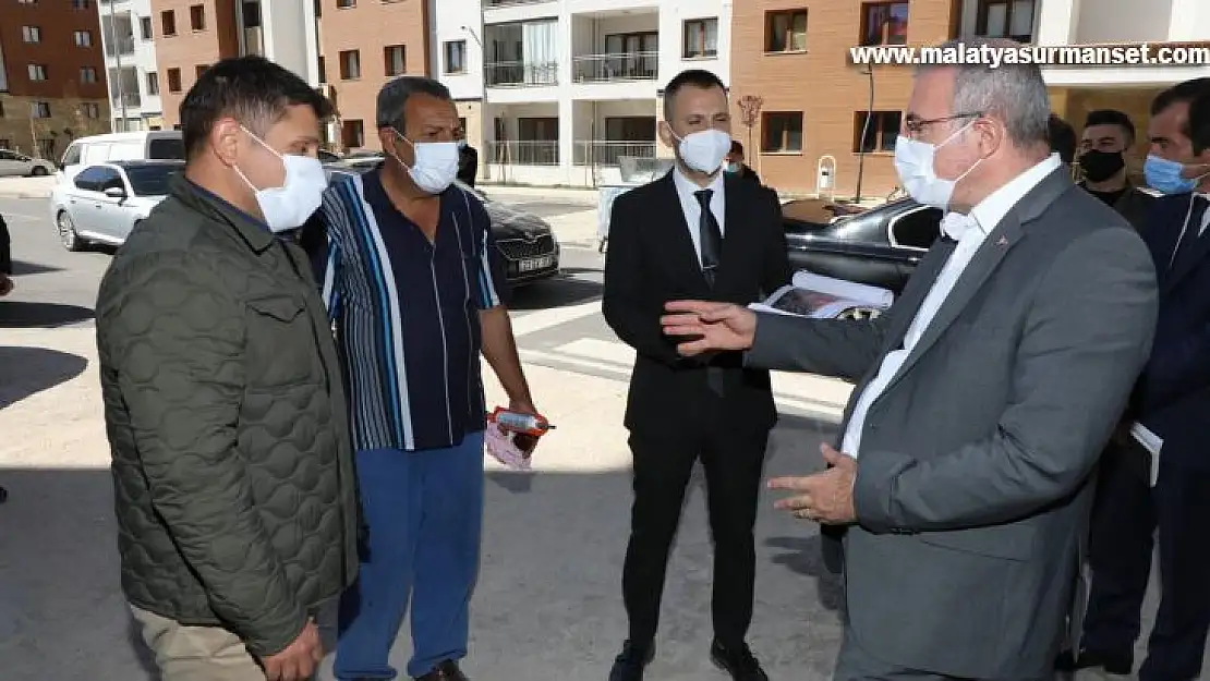 Vali Toraman  deprem konutlarını inceledi