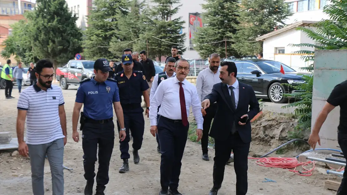 Vali Yavuz Hekimhan'da Deprem Konutlarını İnceledi