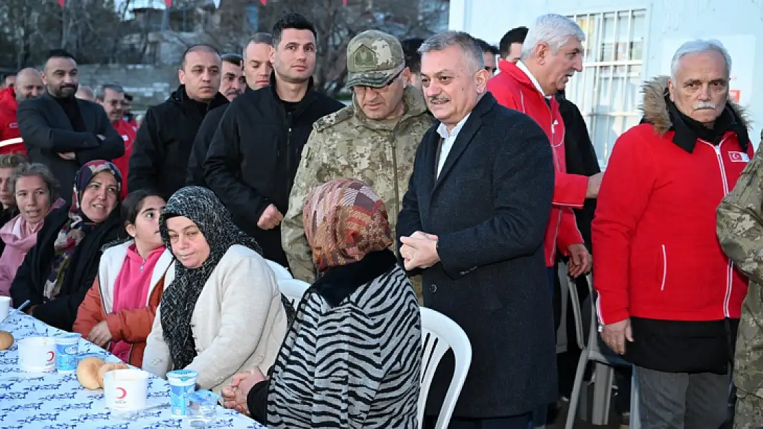 Vali Yazıcı Kızılay'ın İftar Programına Katıldı