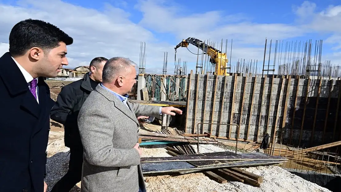 Vali Yazıcı Kura Çekimi Öncesi Doğanşehir İlçesindeki Deprem Konutlarını İnceledi