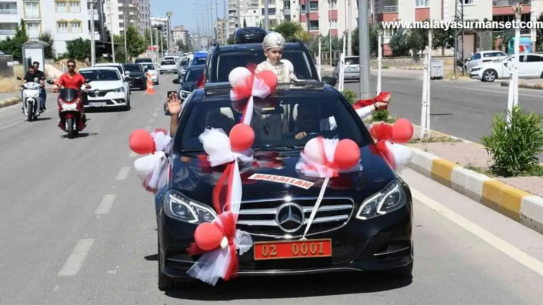 Valinin makam aracı şehit çocuğunun sünnet arabası oldu