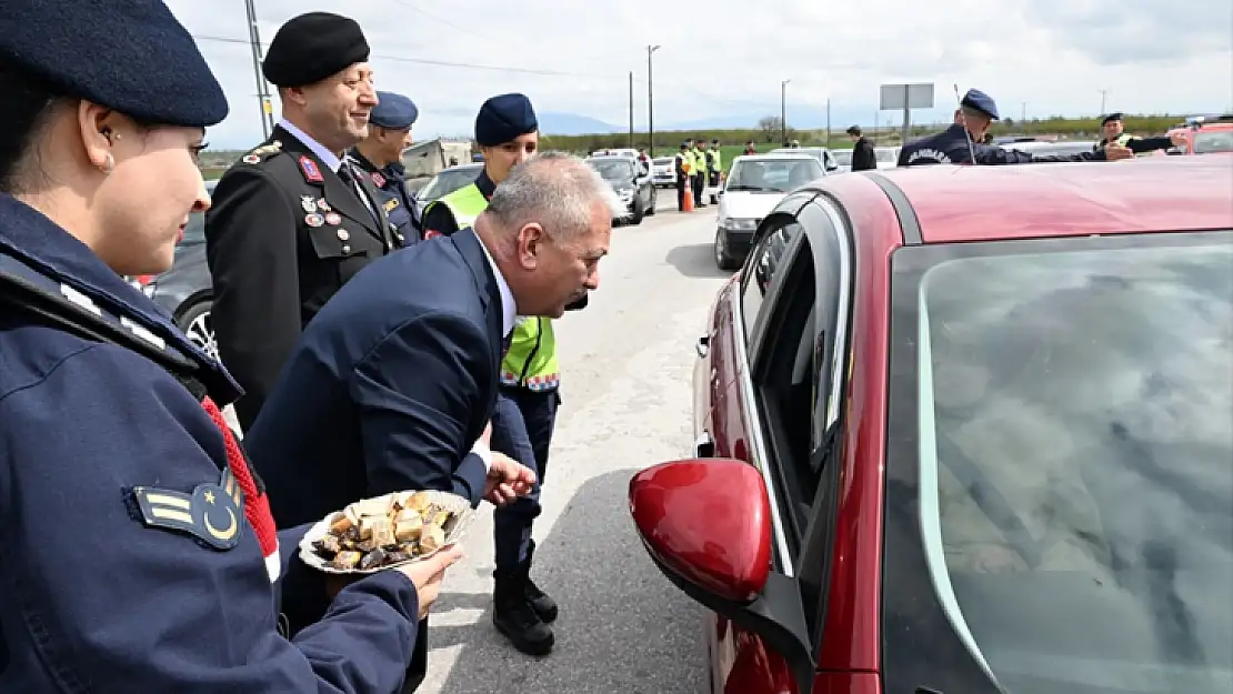 Valisi Yazıcı bayram dolayısıyla ziyaretlerde bulundu