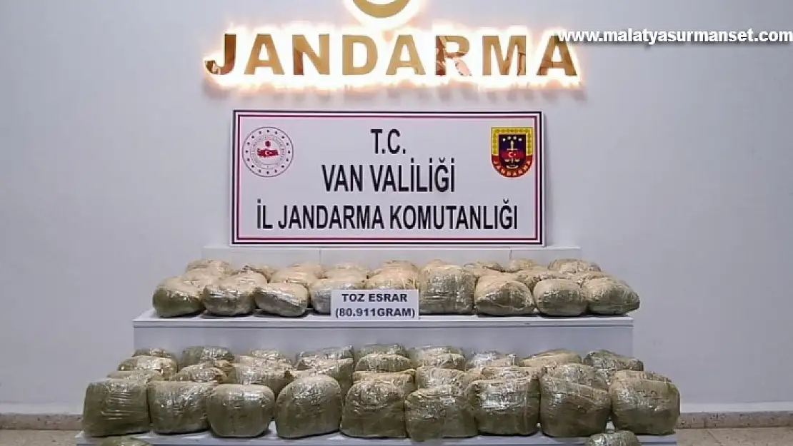 Van'da 80 kilo 911 gram toz esrar ve 2 bin 980 adet sentetik ecza hap ele geçirdi