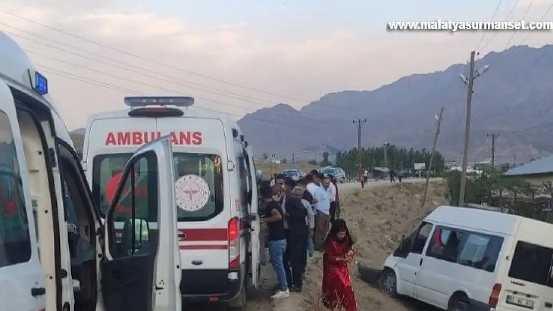 Van'da düğün konvoyunda kaza: 5 yaralı