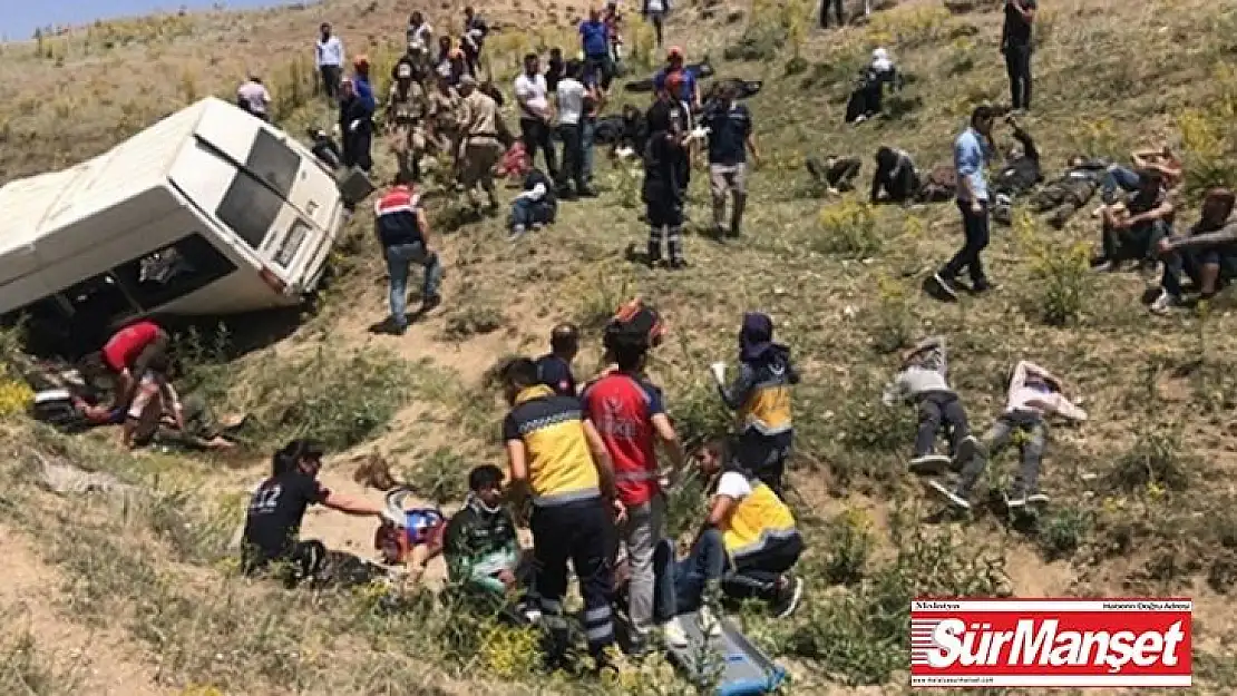 Göçmenleri taşıyan minibüs devrildi: 20 yaralı