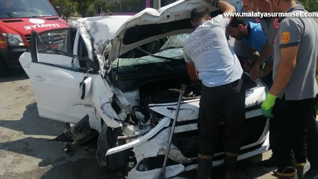 Van'da trafik kazası: 2 yaralı