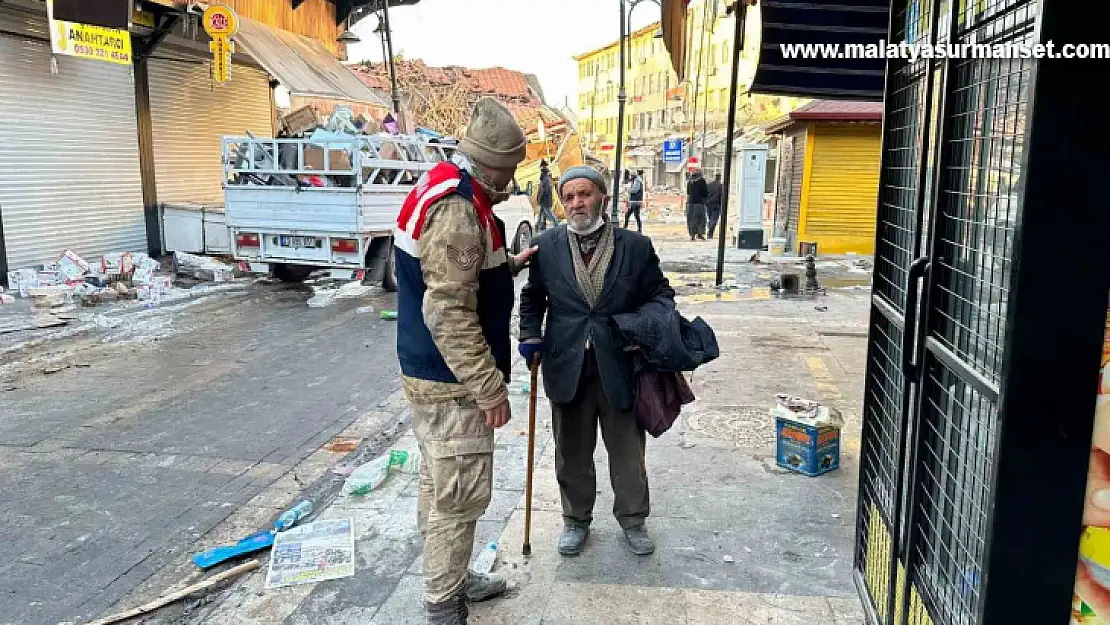 Van jandarması Malatya'da huzur ve güvenin teminatı olmaya devam ediyor