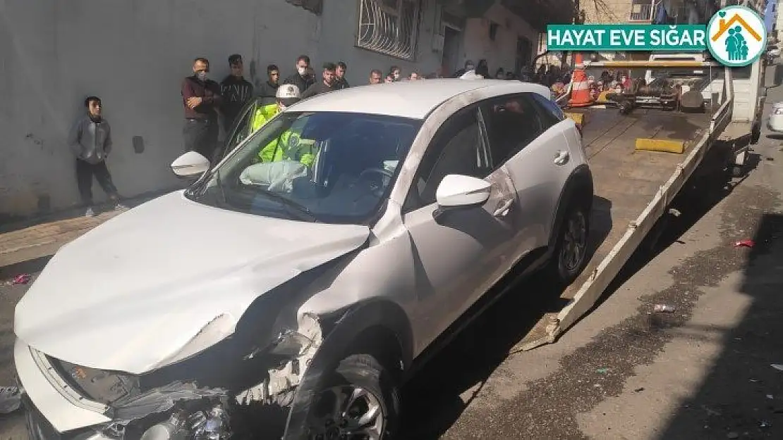 Virajı alamayan otomobilin çarptığı 2 yaşındaki çocuk hayatını kaybetti