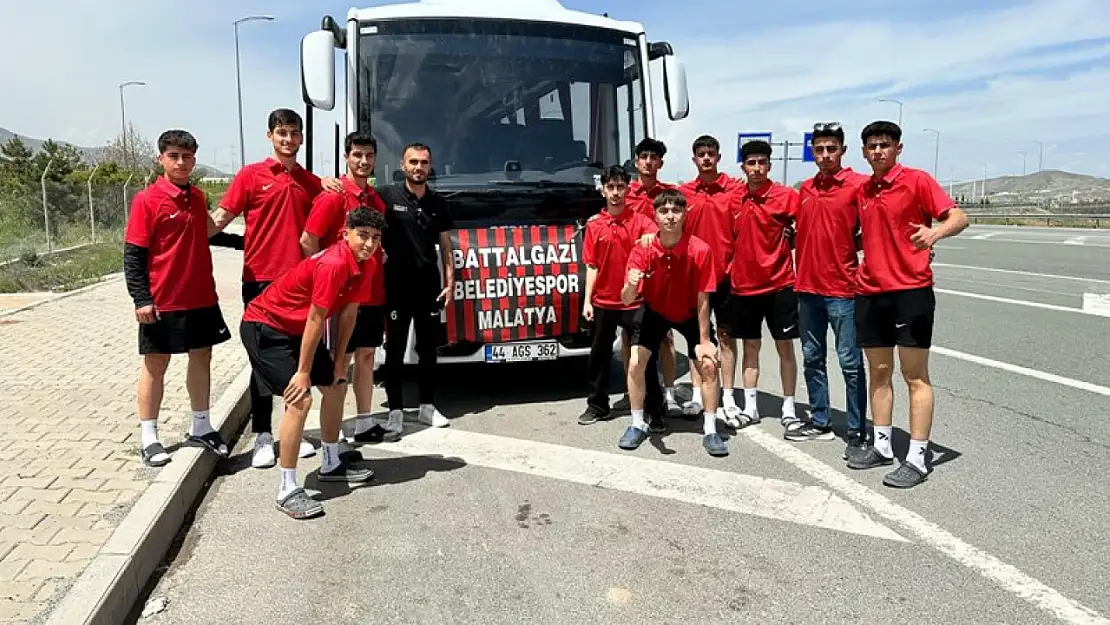 Battalgazi'nin Gençleri Voleybolda Türkiye'ye Yürüyor