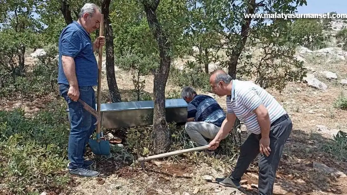 Yaban hayvanları için su teknesi bırakıldı