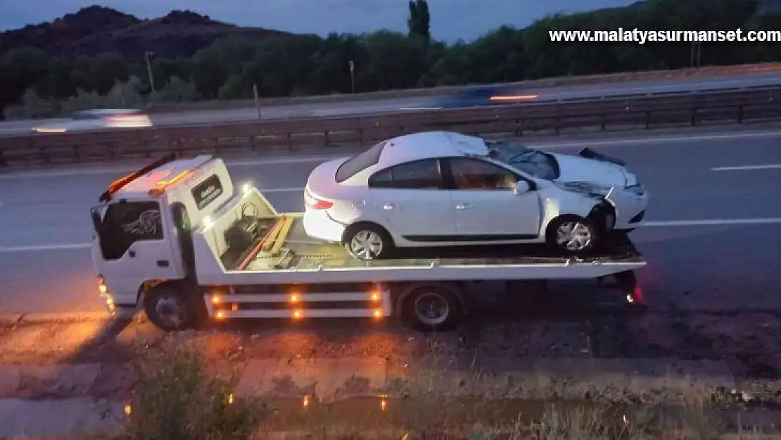 Yağmur nedeniyle kontrolden çıkan otomobil takla attı: 6 yaralı