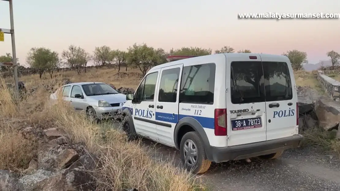 Yaktığı anızın içinde kalan yaşlı adam öldü