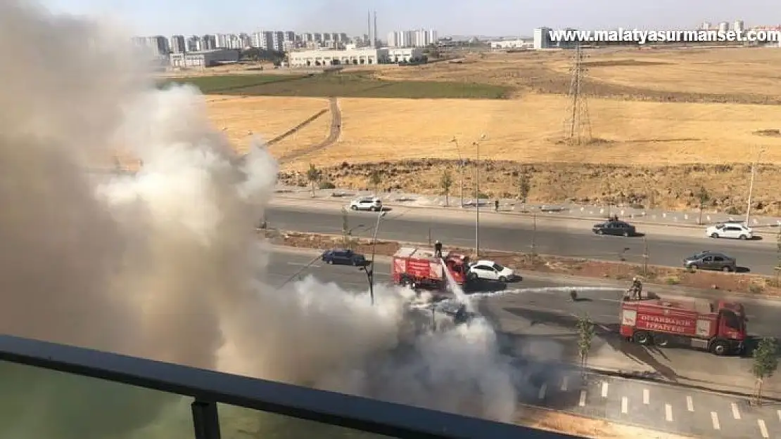 Yanan kamyonete bilinçsiz su döktü, alevler büyüdü
