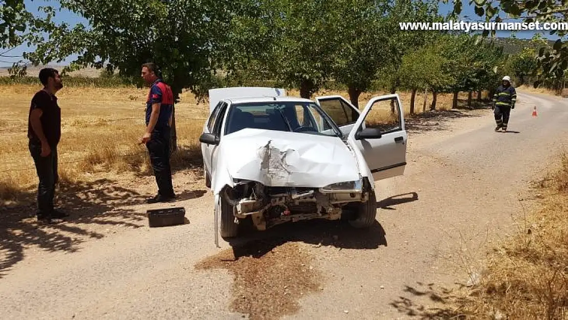 Yaralı kardeşini hastaneye yetiştirmek isterken kaza yaptı