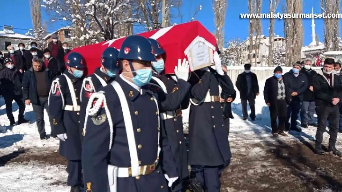 Yaşam savaşı 21 gün sürdü, askeri törenle son yolculuğuna uğurlandı