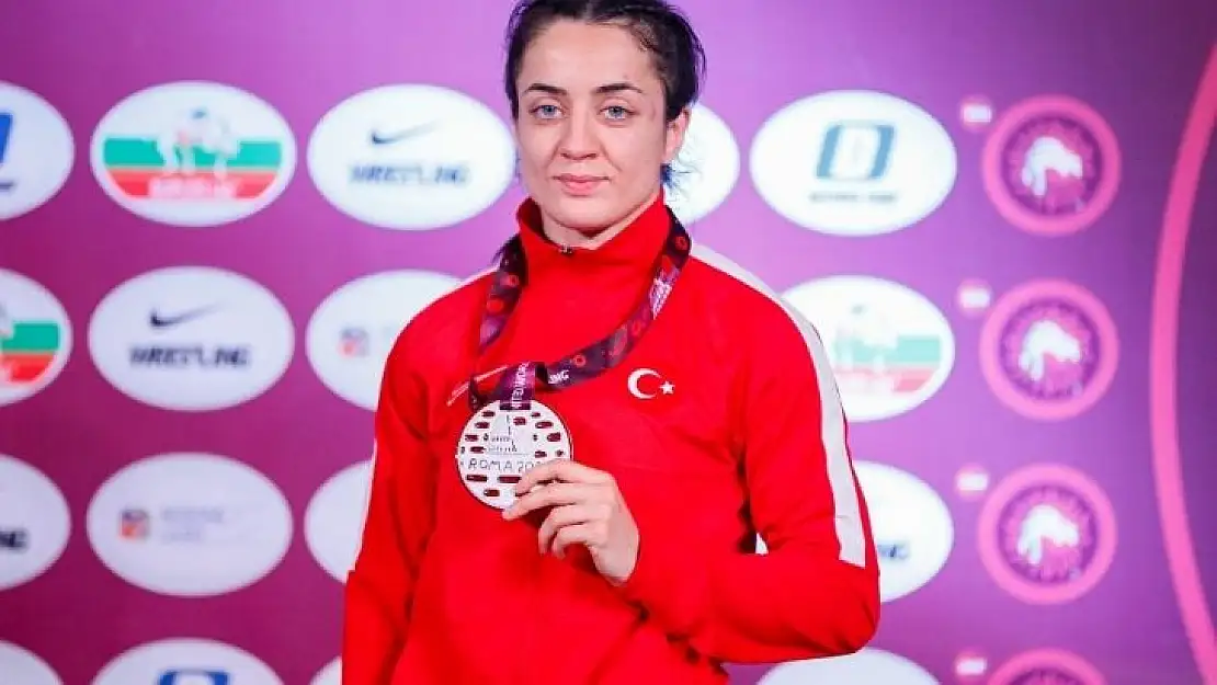 Yasemin Adar'dan gümüş, Bediha Gün'den bronz
