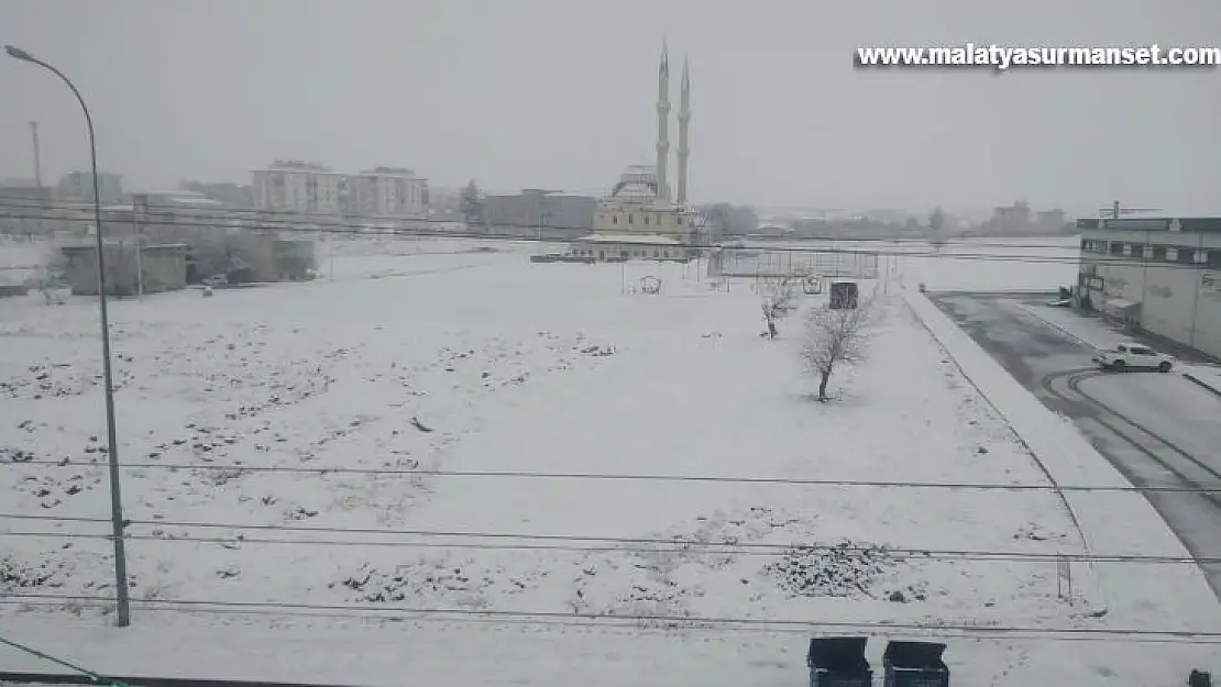 Yavuzeli'nde yılın ilk kar yağışı başladı