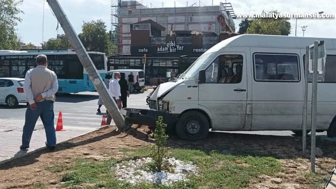 Yayaya çarpmamak için aydınlatma direğine çarptı