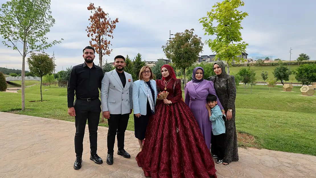 Yeni Evlenen Çiftlere Gaziantep'ten Ömür Boyu Hatıra Hediye