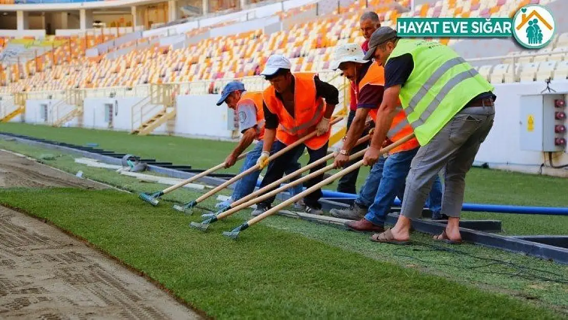 Yeni Malatya Stadyumu'nda çim serimi başladı