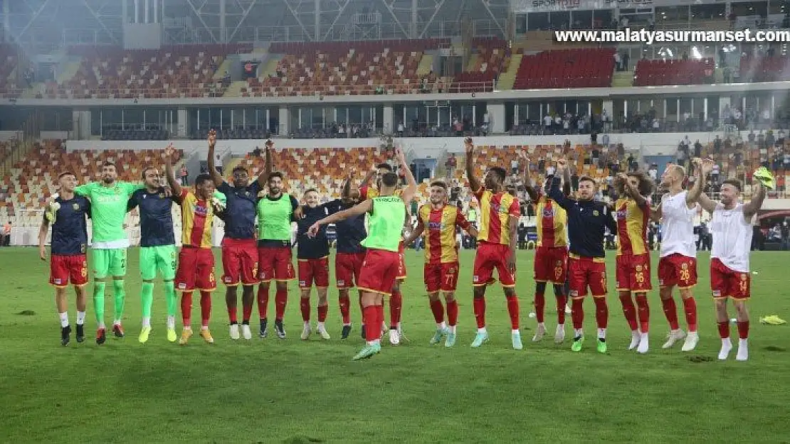 Yeni Malatyaspor'dan galibiyet kutlaması