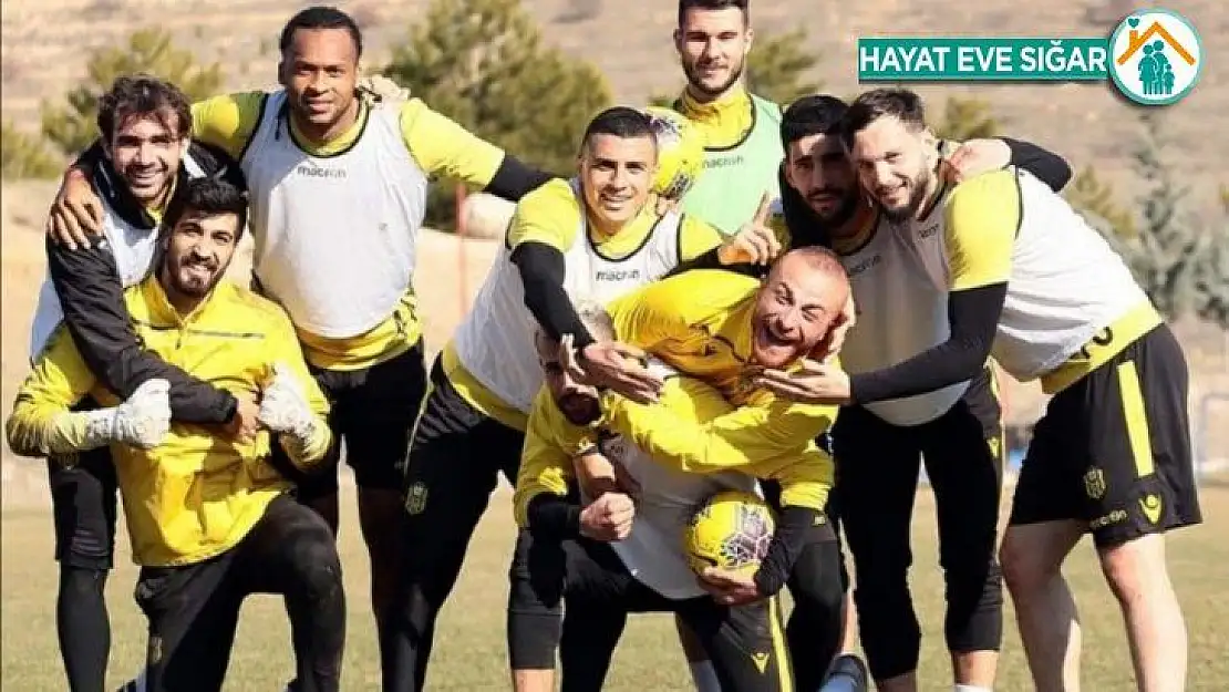 Yeni Malatyasporlu futbolcular taraftara seslendi