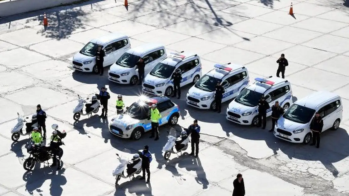 Yeni polis araçları törenle hizmete girdi