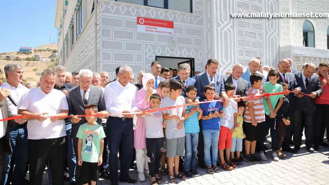 Yeni yapılan Yıldıztepe Hidayet Kızılkaya Cami ibadete açıldı