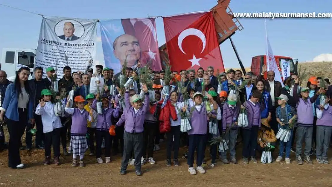 Yeşil bir Besni için fidanlar toprakla buluşturuldu