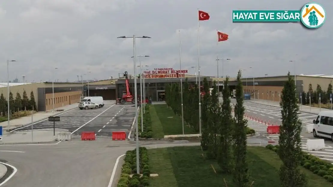 Yeşilköy'deki pandemi hastanesine tabelası asıldı