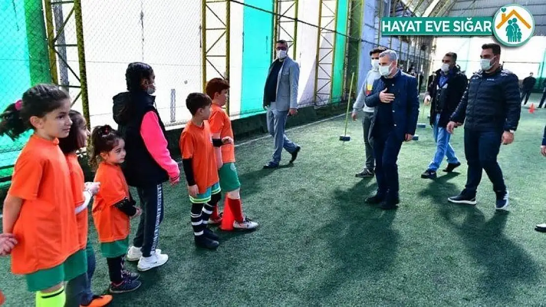 Yeşilyurt Belediyesi futbol okulunda geleceğin yıldızları yetişiyor