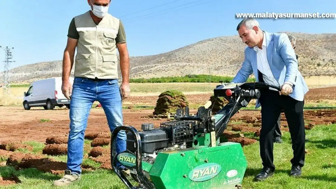 Yeşilyurt Belediyesi rulo çim üretiminde hedeflerinin üzerine çıktı