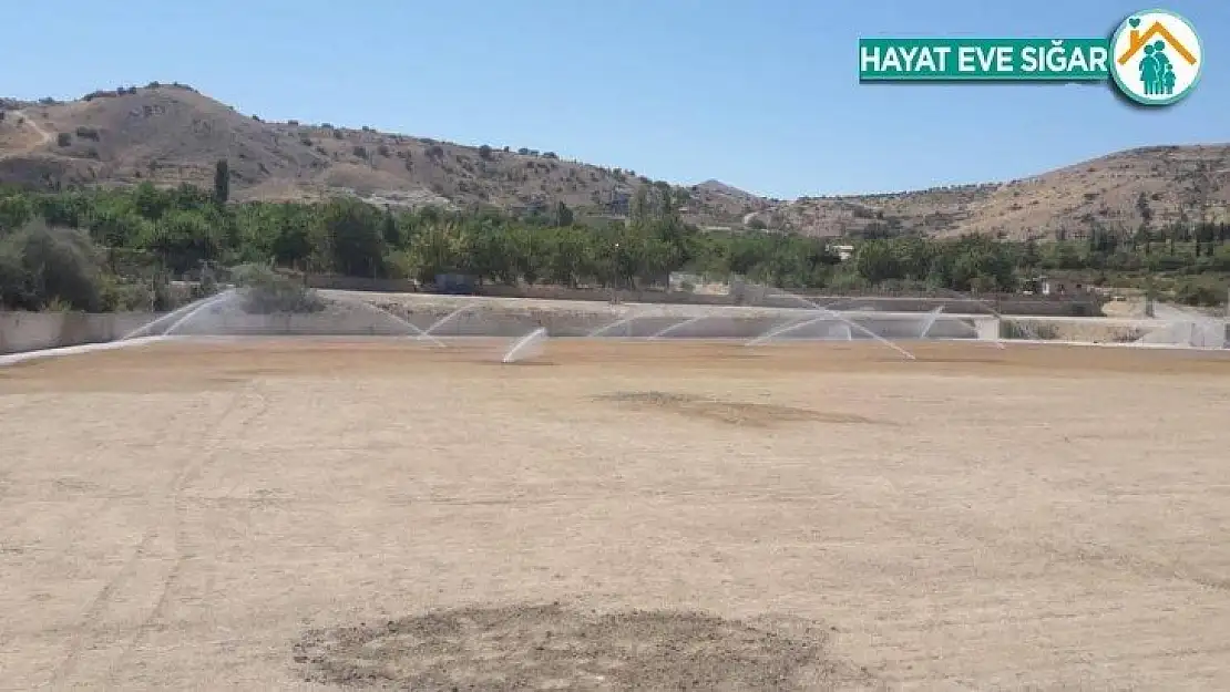 Yeşilyurt Belediyespor'un yeni stadında çim serim işlemi