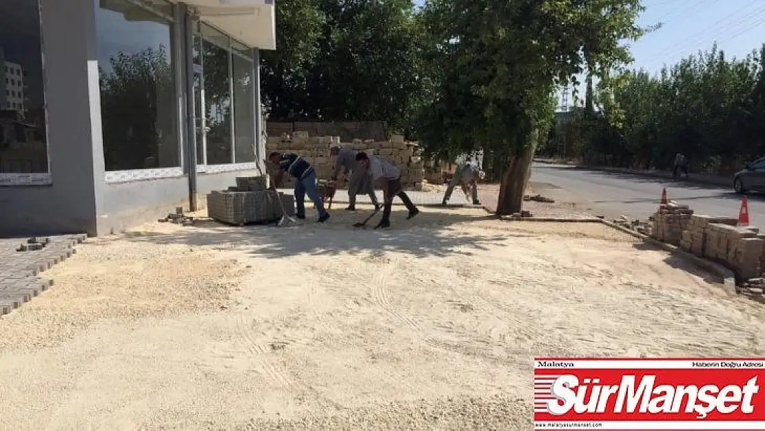 Yeşilyurt Mahallesi'nde parke taşı döşeme çalışması yapıldı