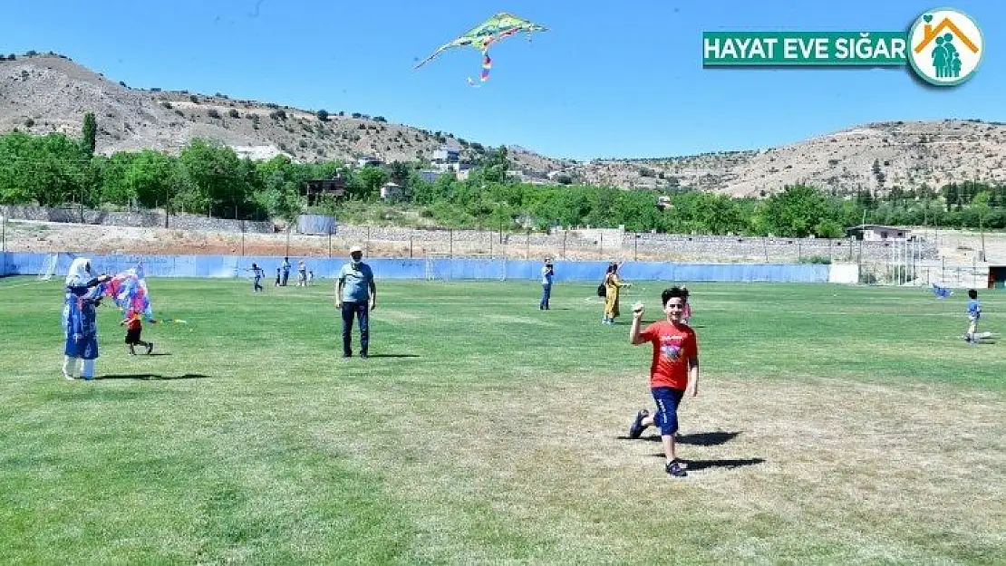 Yeşilyurt'ta babalar gününe özel uçurtma şenliği