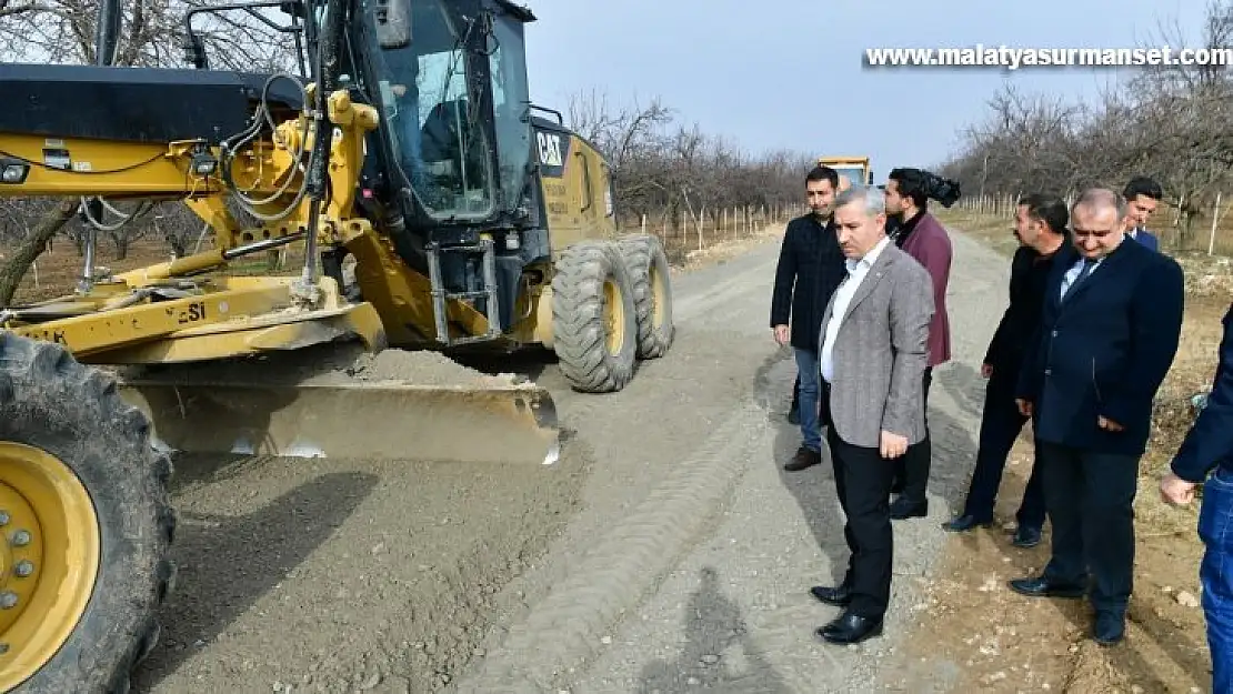 Yeşilyurt'ta kırsal mahallelerin bağlantı yollarını yenileniyor