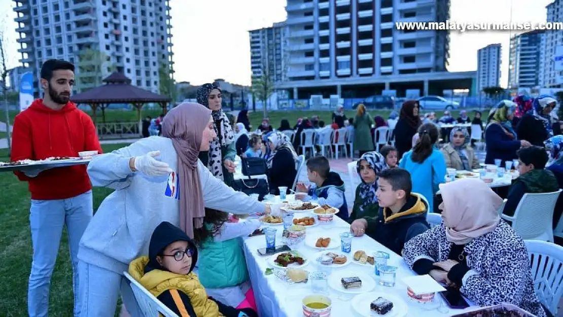 Yesilyurt'ta yetim ve öksüz çocuklar unutulmadı