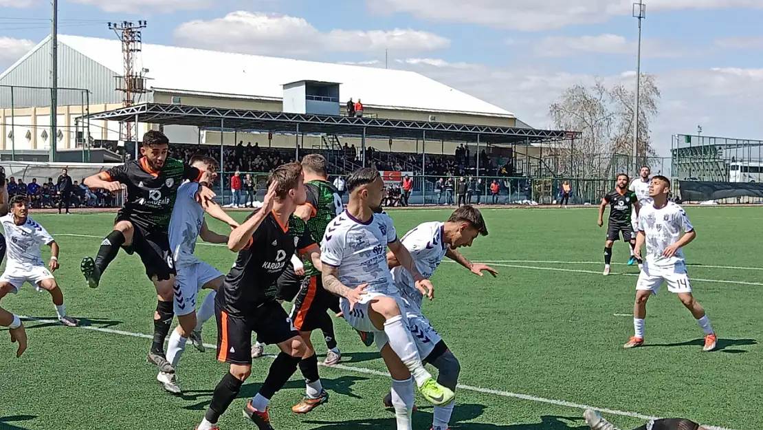 Yeşilyurtspor, Arapgirgücü'nü 3-0 Mağlup Ederek Liderliğini Korudu!