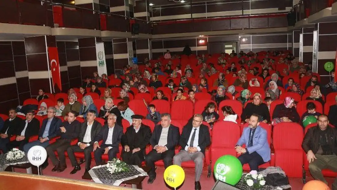 Yetim çocuklara kıyafet yardımı