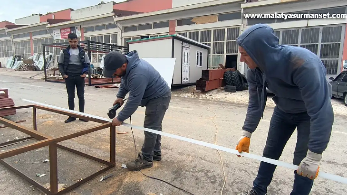 Yılların demirci ustası Konteyner üretiyor