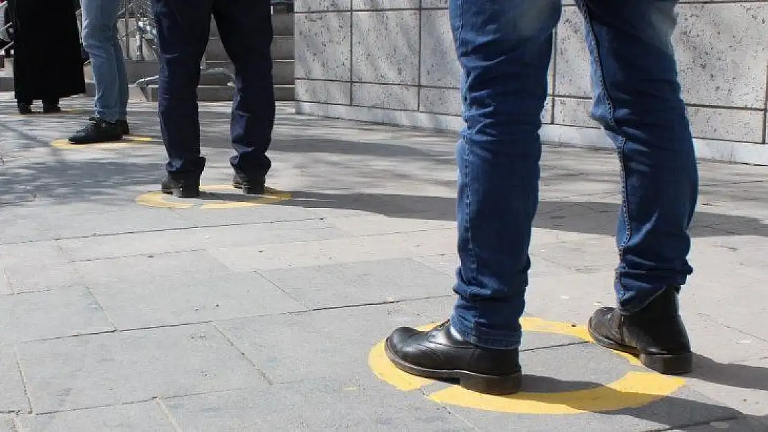 Yoğunluk yaşanan banka ve ATM önlerine özel tedbir