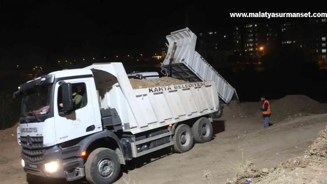 Yol çalışmaları gece gündüz devam ediyor