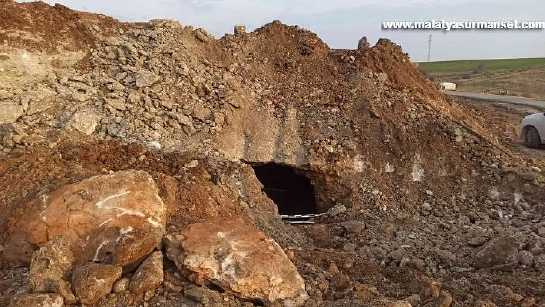 Yol çalışmasında 1600 yıllık oda mezar bulundu