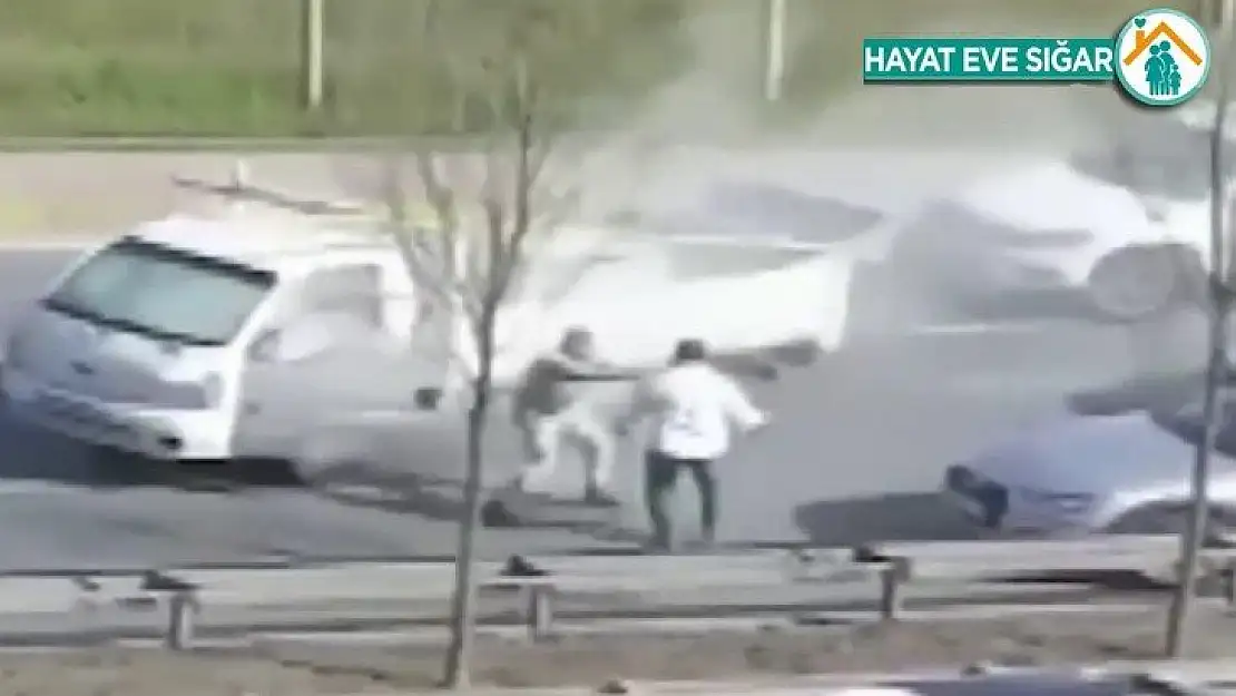 Yol verme kavgasında yangın tüpünü üzerine boşalttı