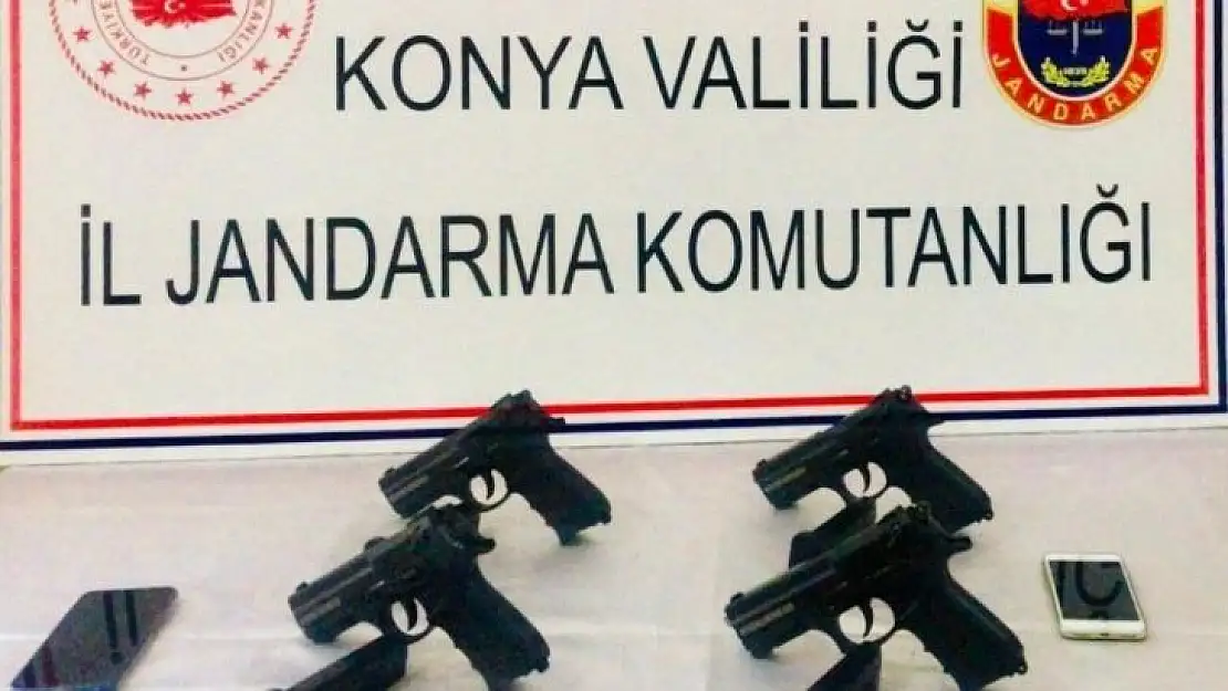 Yolcu koltuğuna gizlenen tabancalar ele geçirildi