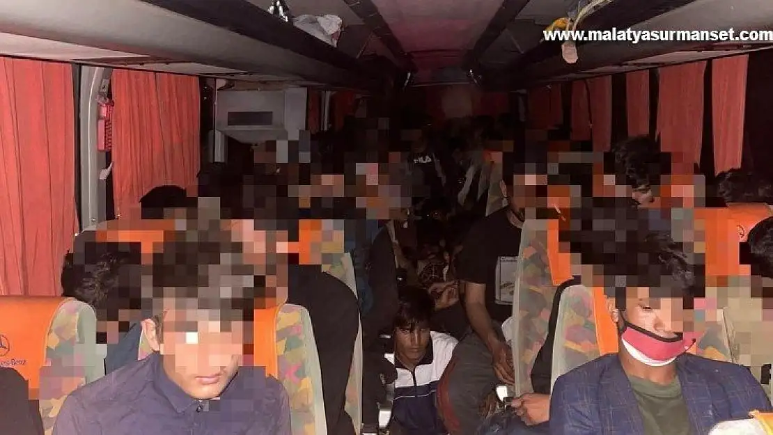 Yolcu otobüsünde 68 kaçak göçmen yakalandı