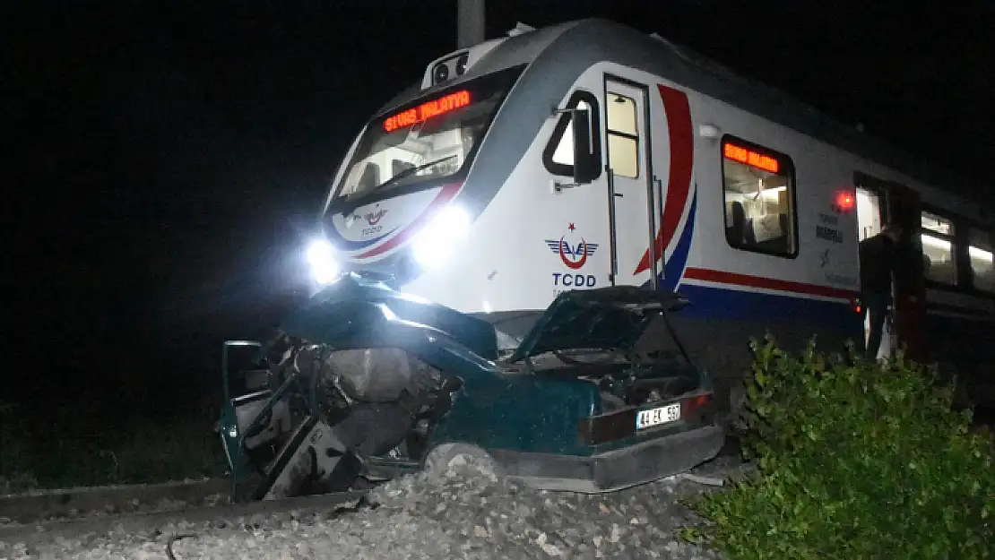 Yolcu Treninin Çarptığı Otomobilin Sürücüsü Öldü