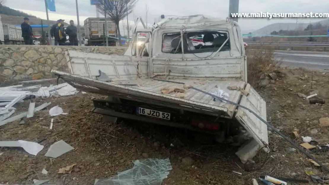 Yoldan çıkan kamyonet kaza yaptı: 1 ölü, 1 yaralı