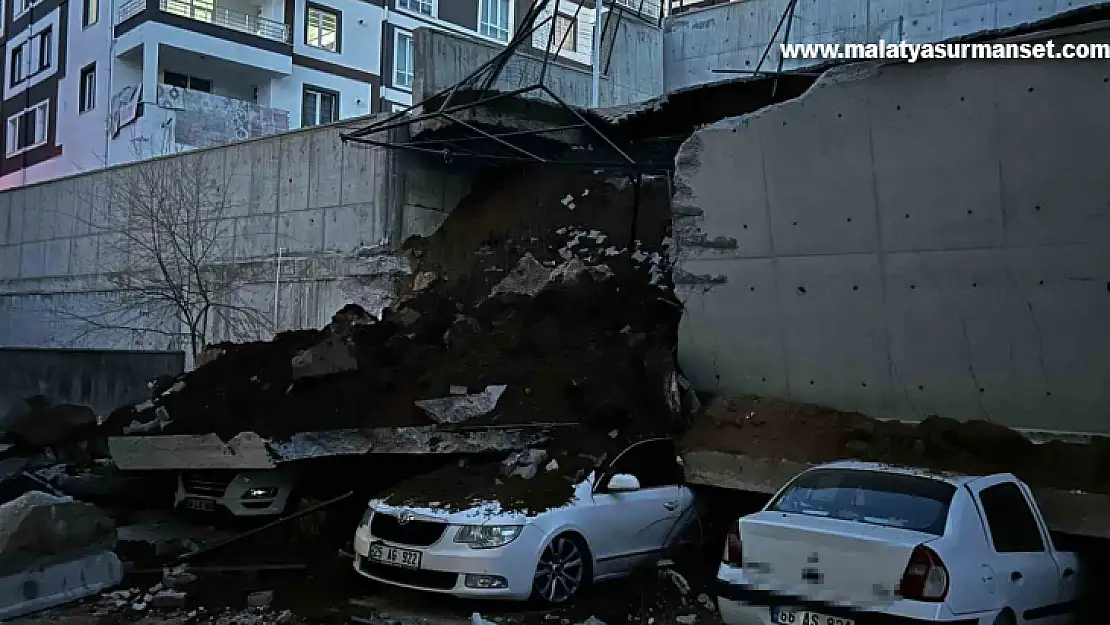 Yozgat'ta istinat duvarı çöktü, 11 araç hasar gördü