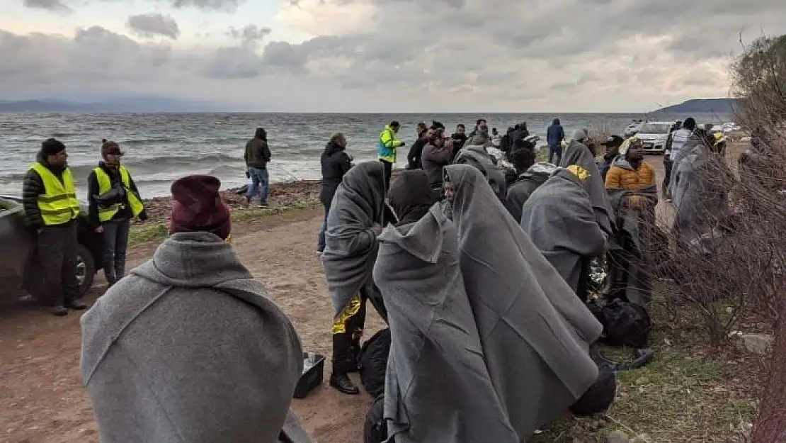 Yunan adalarında yabancı gazetecilere göçmen dayağı